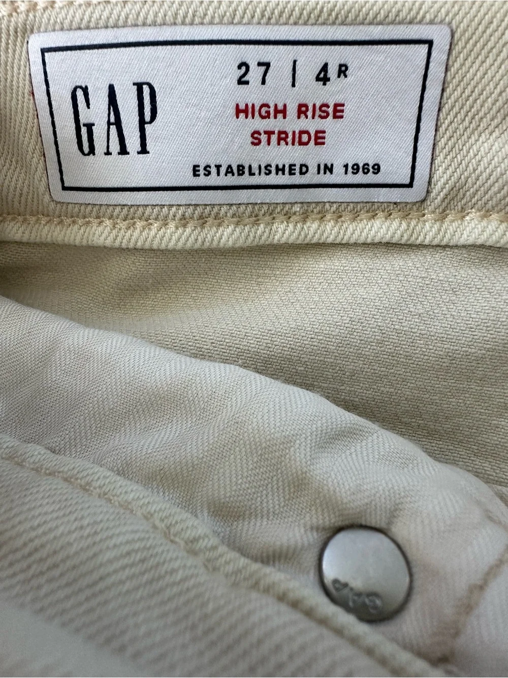 GAP Wide-Leg Jeans in Light Cream